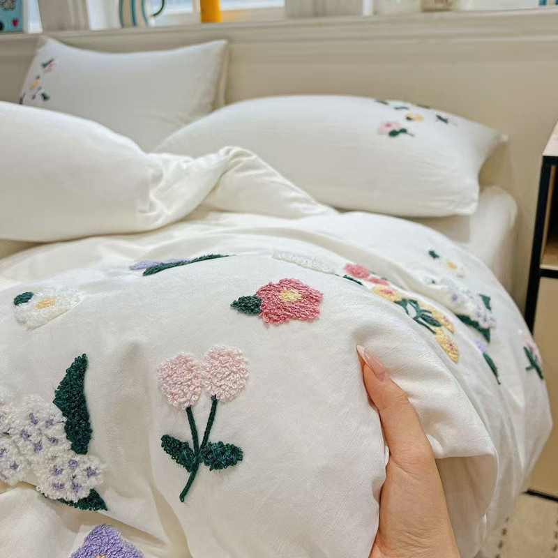 Estetyczna poszewka na kołdrę  – Aesthetic Floral Duvet Cover recenzja i cena